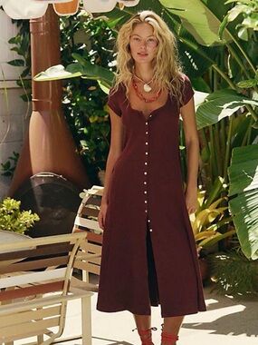Magnolia Midi Dress in Aubergine